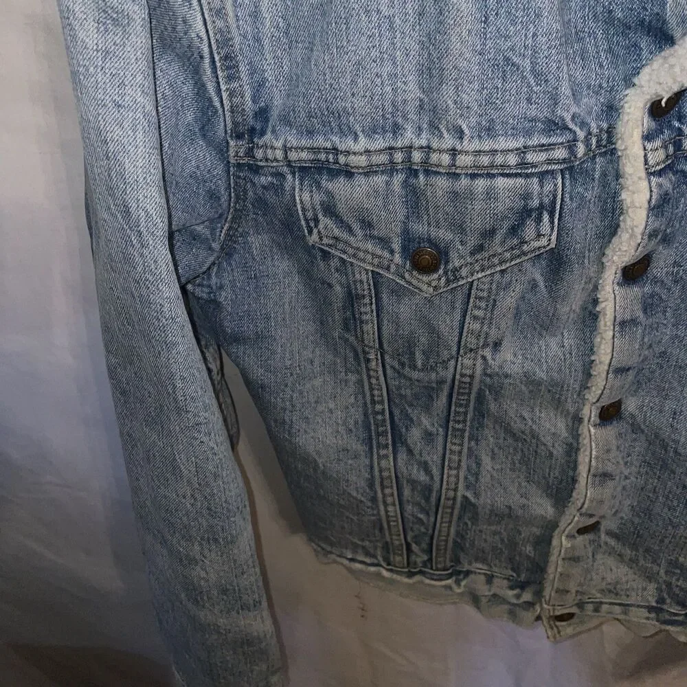 Vintage Levi’s Men’s Fleece Lined Jean Jacket Size 42 U.S. Medium Blue Outdoors